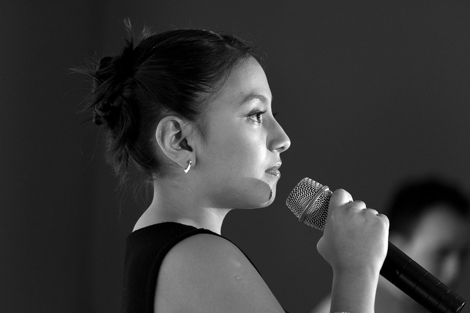 唱歌技巧：三个气息练习方法！让你唱歌好听十倍